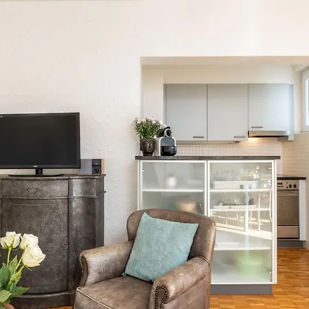 Junior Modern-20 Apartment *